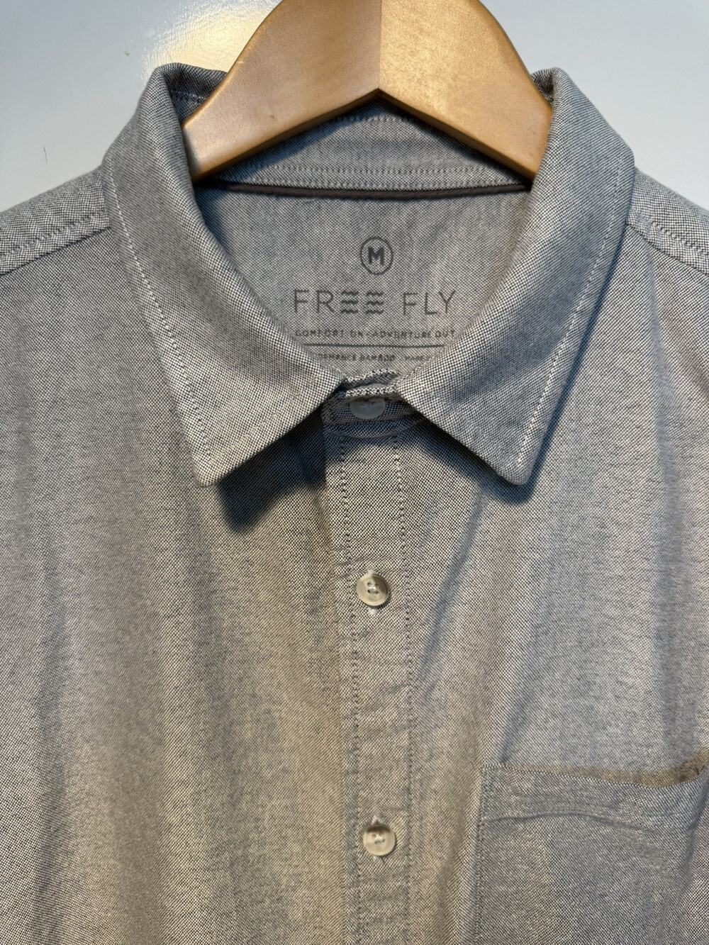 Free Fly Short Sleeve Button Down Mens Medium Slim Gray Bamboo Blend Shirt fish